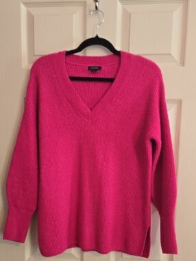 Halogen V-Neck Ribbed Sweater in Hot Pink